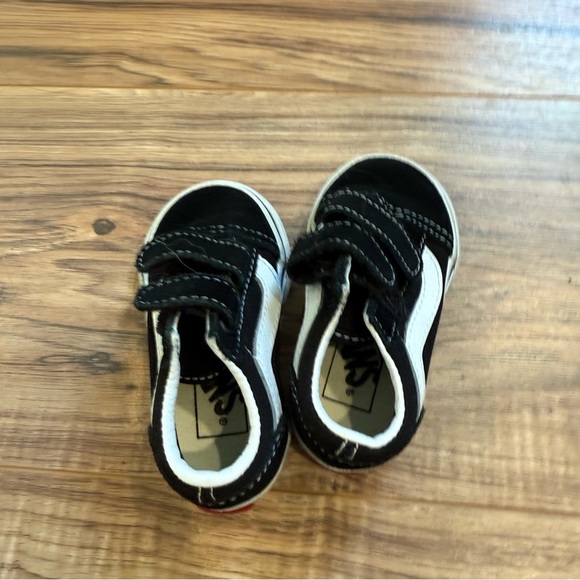 Vans Black and White Old Skool Sneakers Classic Skate Style - Picture 7 of 9